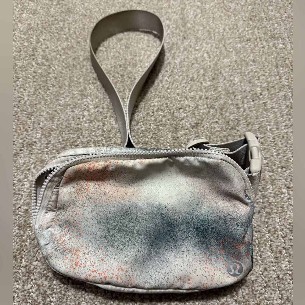 Lululemon belt bag Spray camo